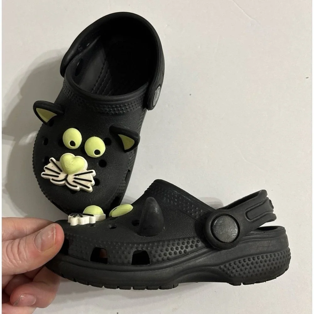 Crocs Glow in the Dark Black Kitty Cat (sz. 7)